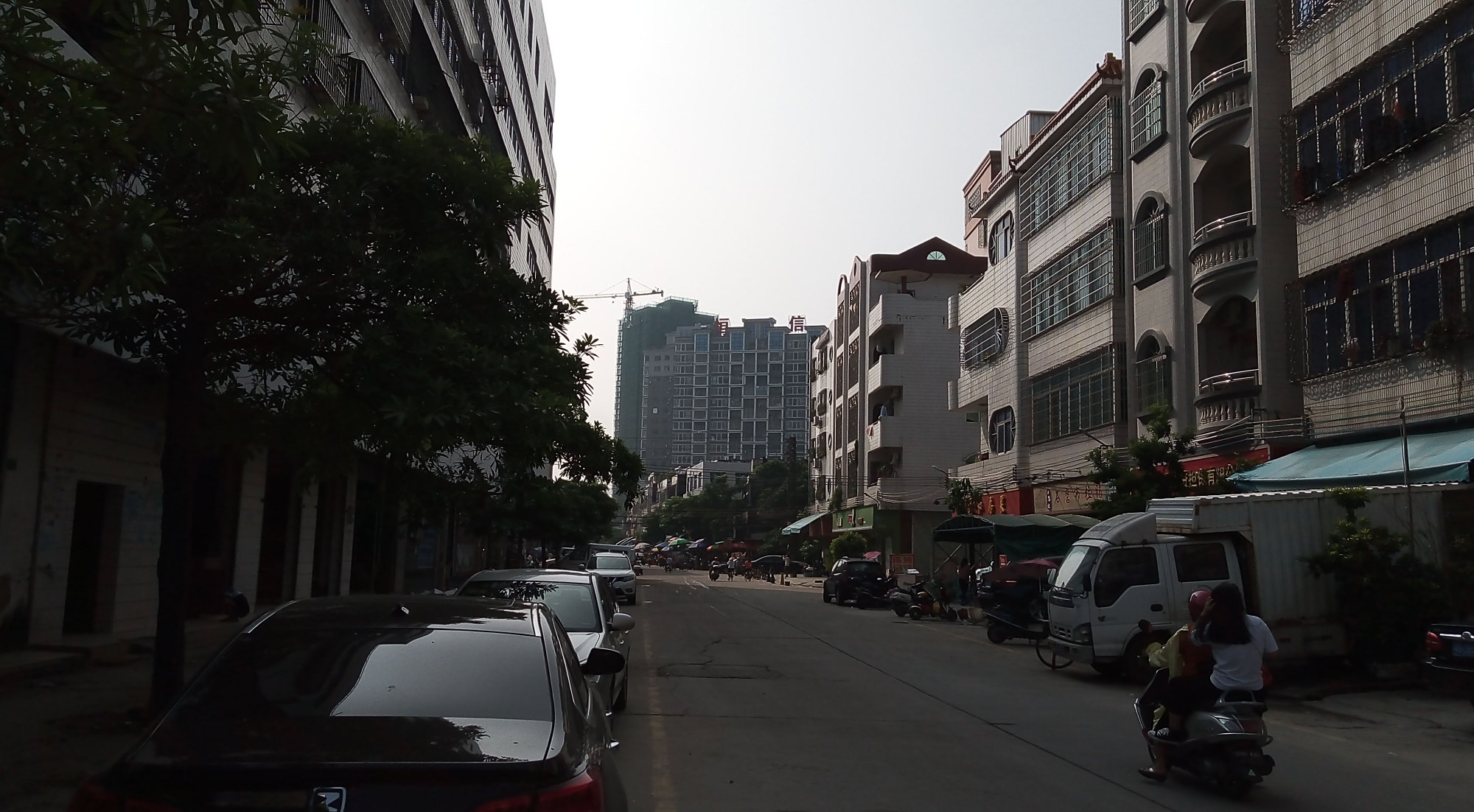 广东吴川市黄坡镇市场附近实拍,你们来过这个镇吗?