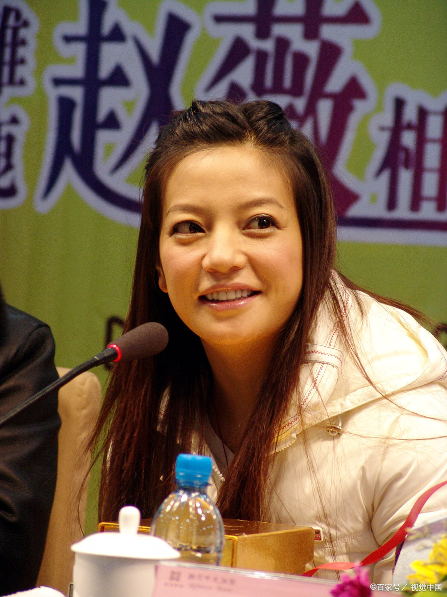 作为公众人物,赵薇的婚姻状况一直备受关注