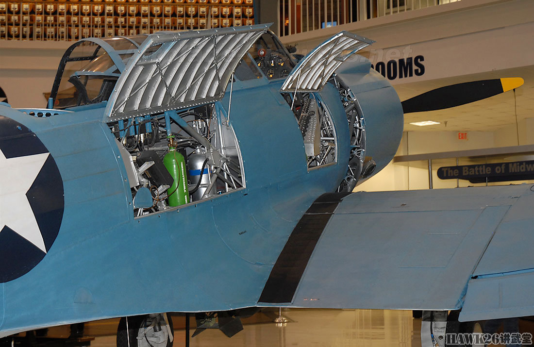 图说:sb2u"辩护者"世界第一款舰载单翼高速俯冲轰炸机