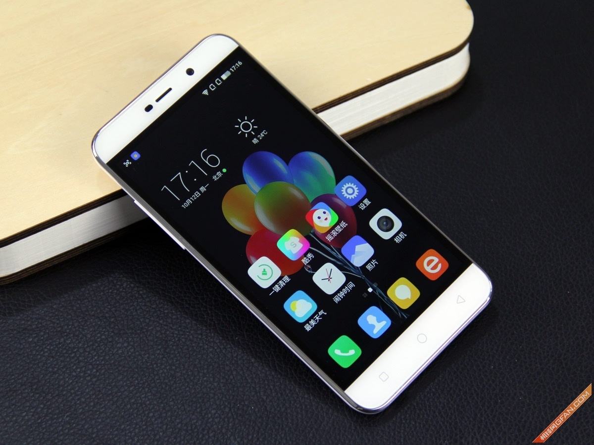 首先在外观上,酷派m7采用6.