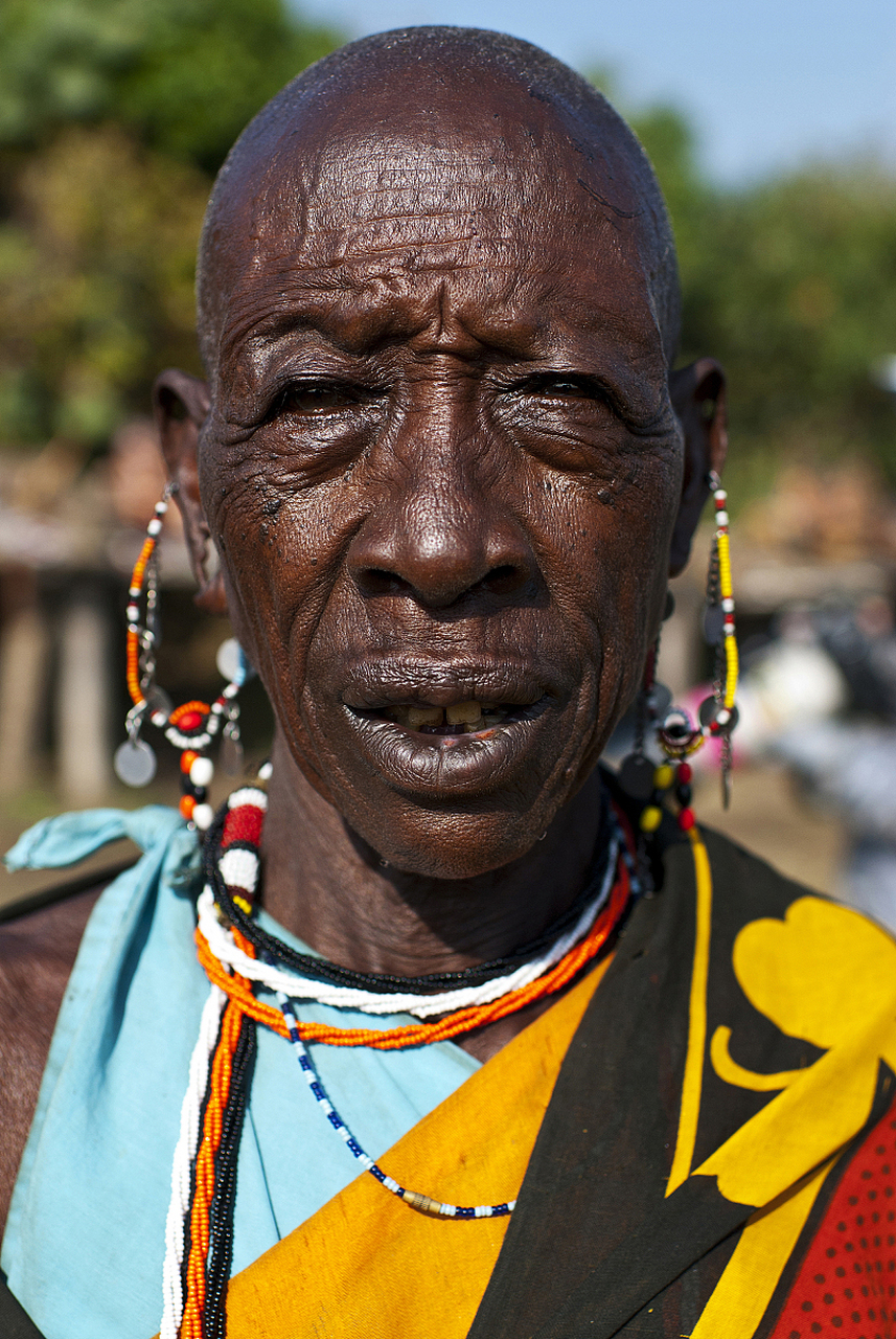 非洲马赛人是非洲大陆上的一个重要民族,他们居住在肯尼亚和坦桑尼亚
