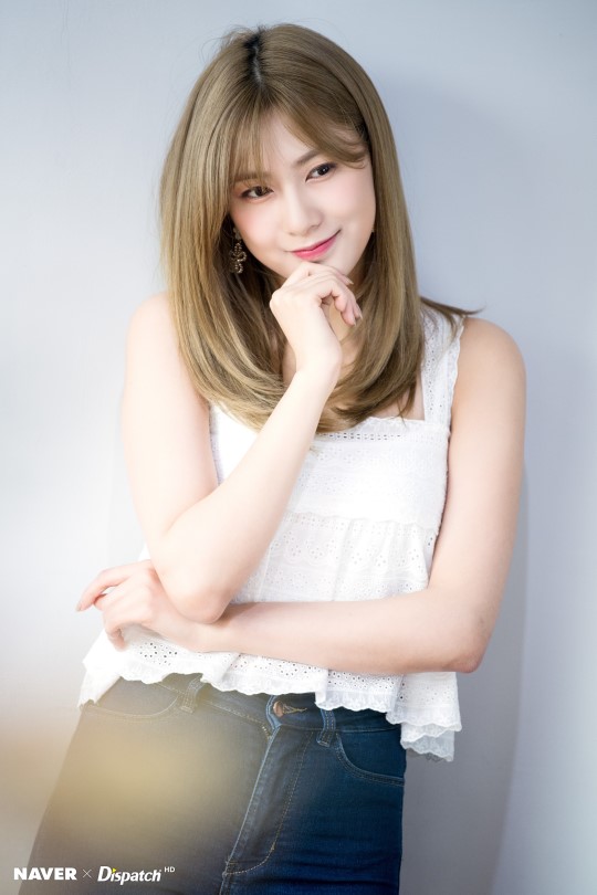 图为,apink组合成员金南珠拍摄的迷你专辑《one&six》宣传写真.