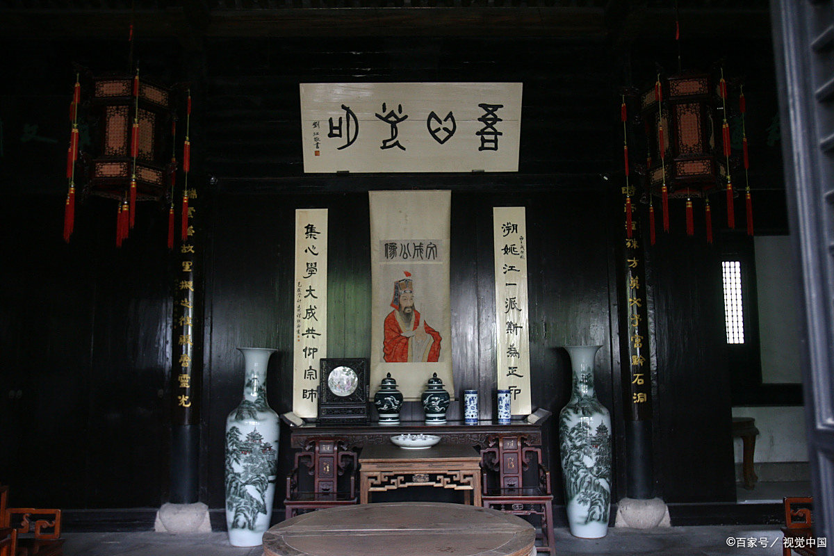 其弟子极众,世称"姚江学派".文章博大昌达,行墨间有俊爽之气