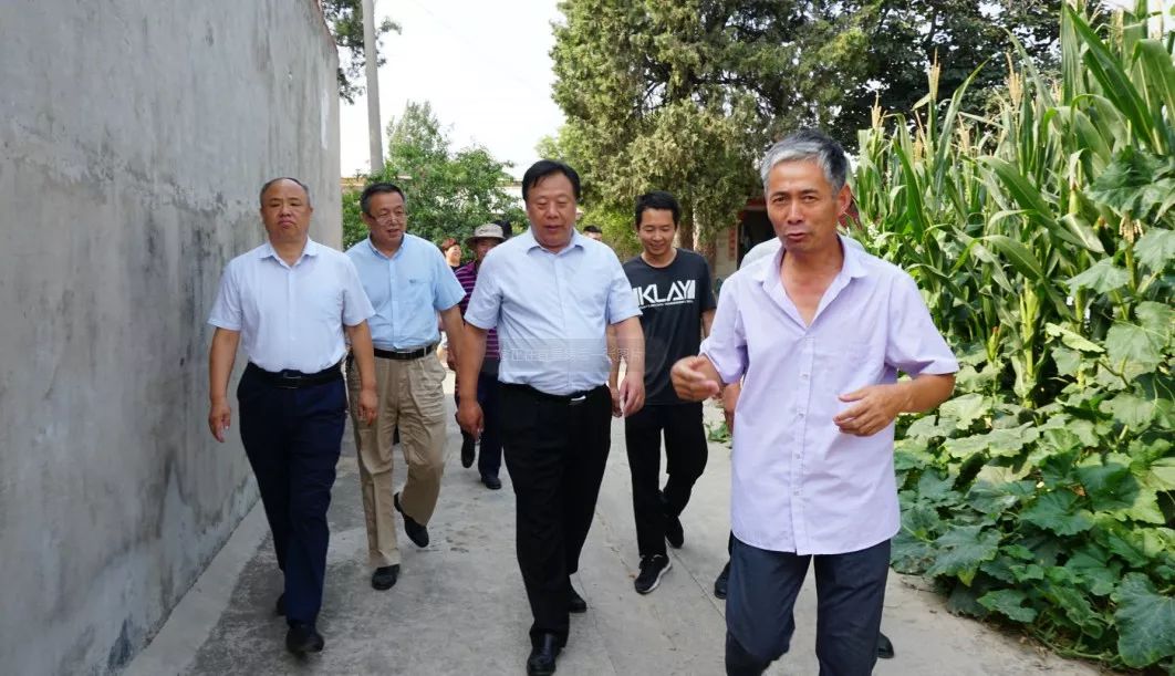 新乡市政府副市长王天兴到辉县百泉为人民!