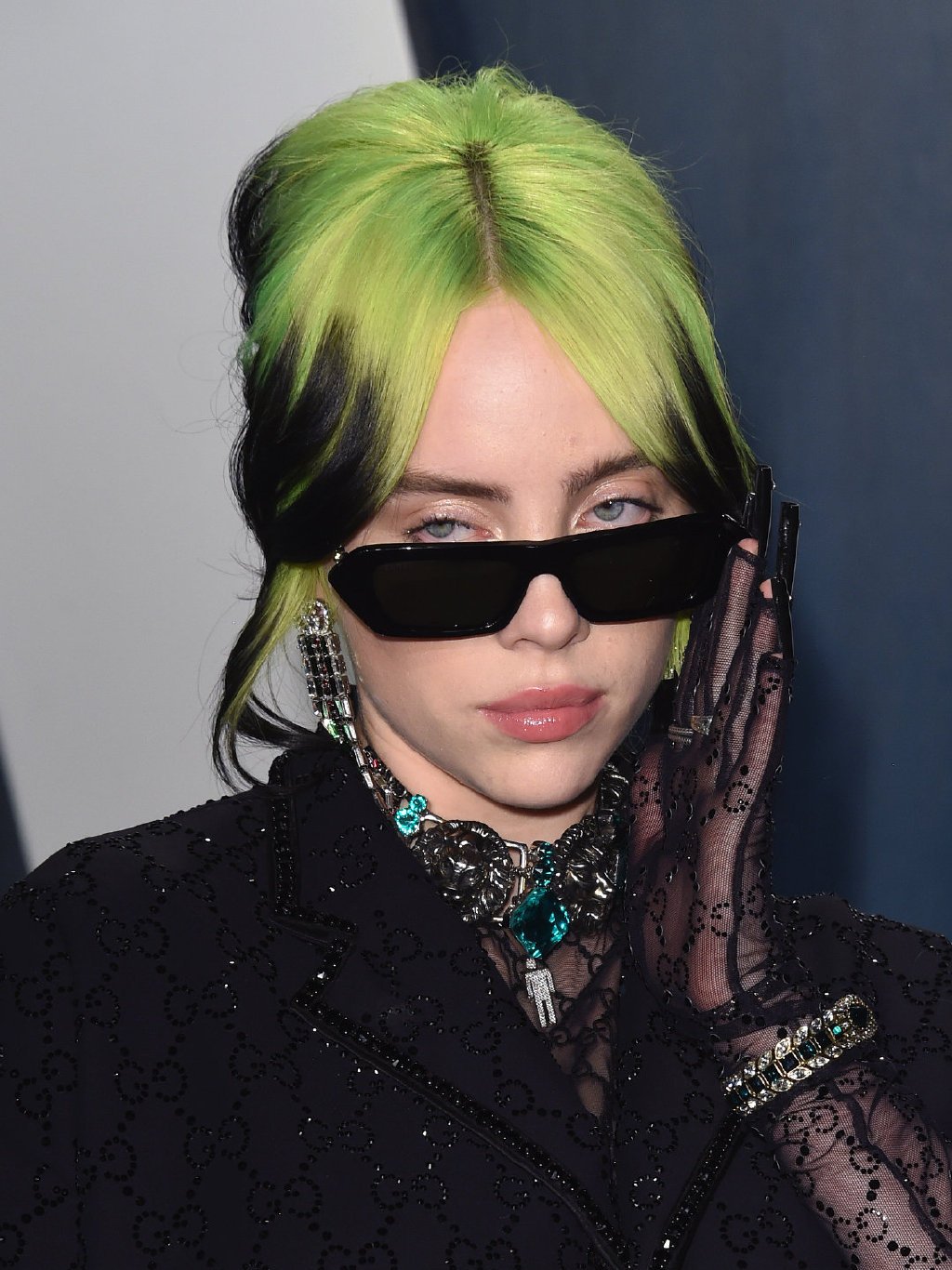 billie eilish出席《名利场》派对,还是那头翠鸟绿发,个性酷吊