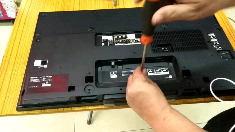 索尼液晶电视红灯闪6次不开机通病 换一个电阻轻松解决 科技 数码 好看视频