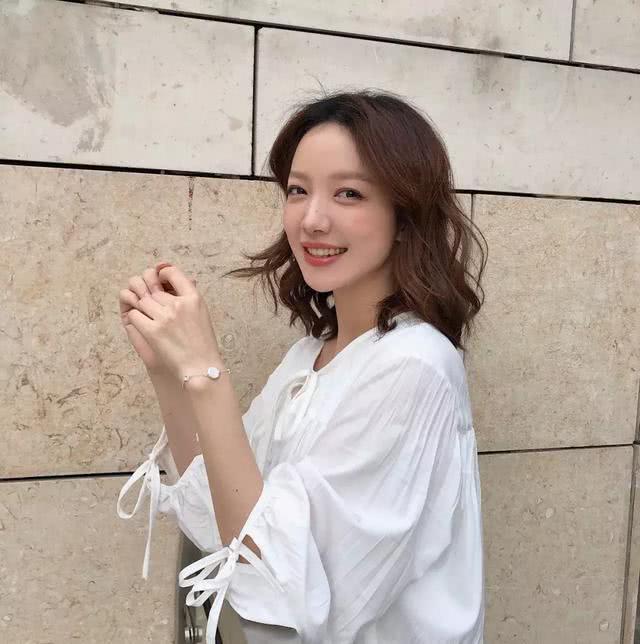 发型界的新宠儿"锁骨发"了解一下,过三的女人别错过,瘦脸流行
