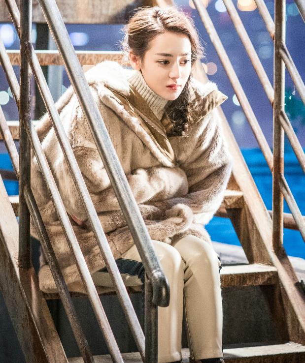 2018年播出的《21克拉》,饰演刘佳音