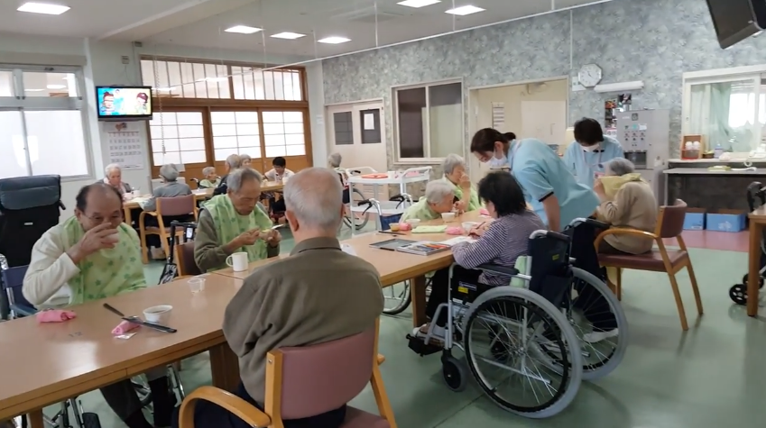 日本最奇葩的養老院,裡面有250種娛樂活動,參加活動贏金幣