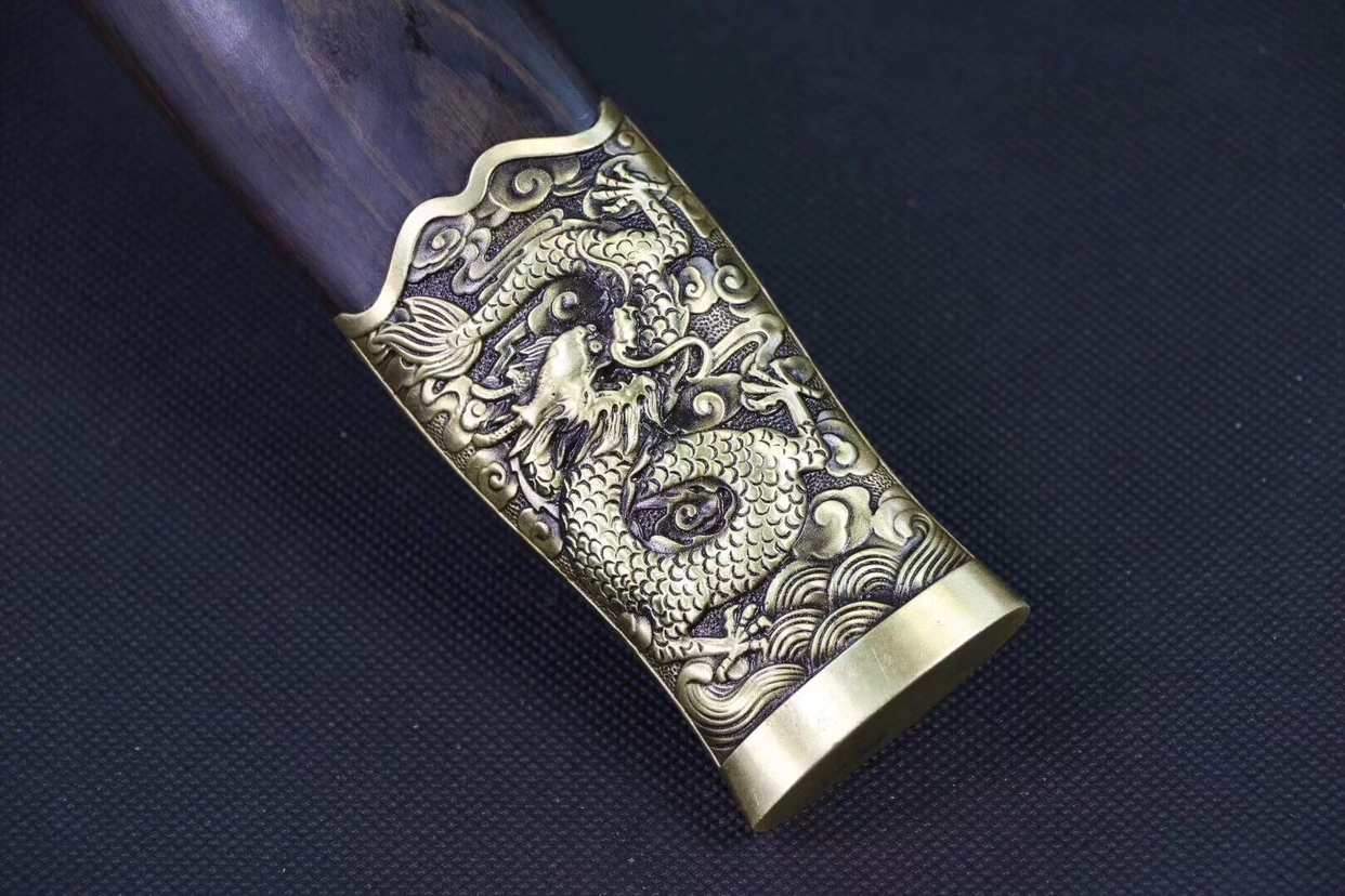 4cm   刃厚:1cm    .重约:2.4千克    硬度:60hrc  .