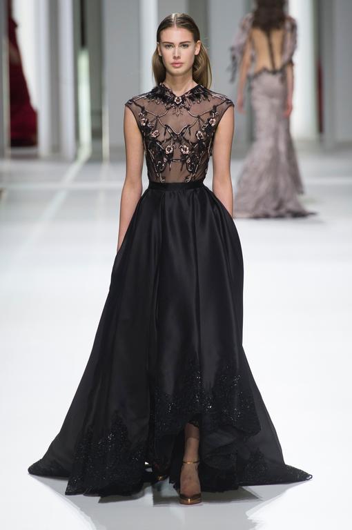 超模时装秀:仿若仙女下凡,气质优雅很迷人