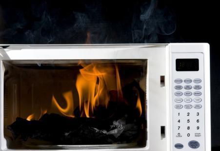 金在中把内裤放微波炉"烘干"引火灾,粉丝感动送2000条内裤给他!