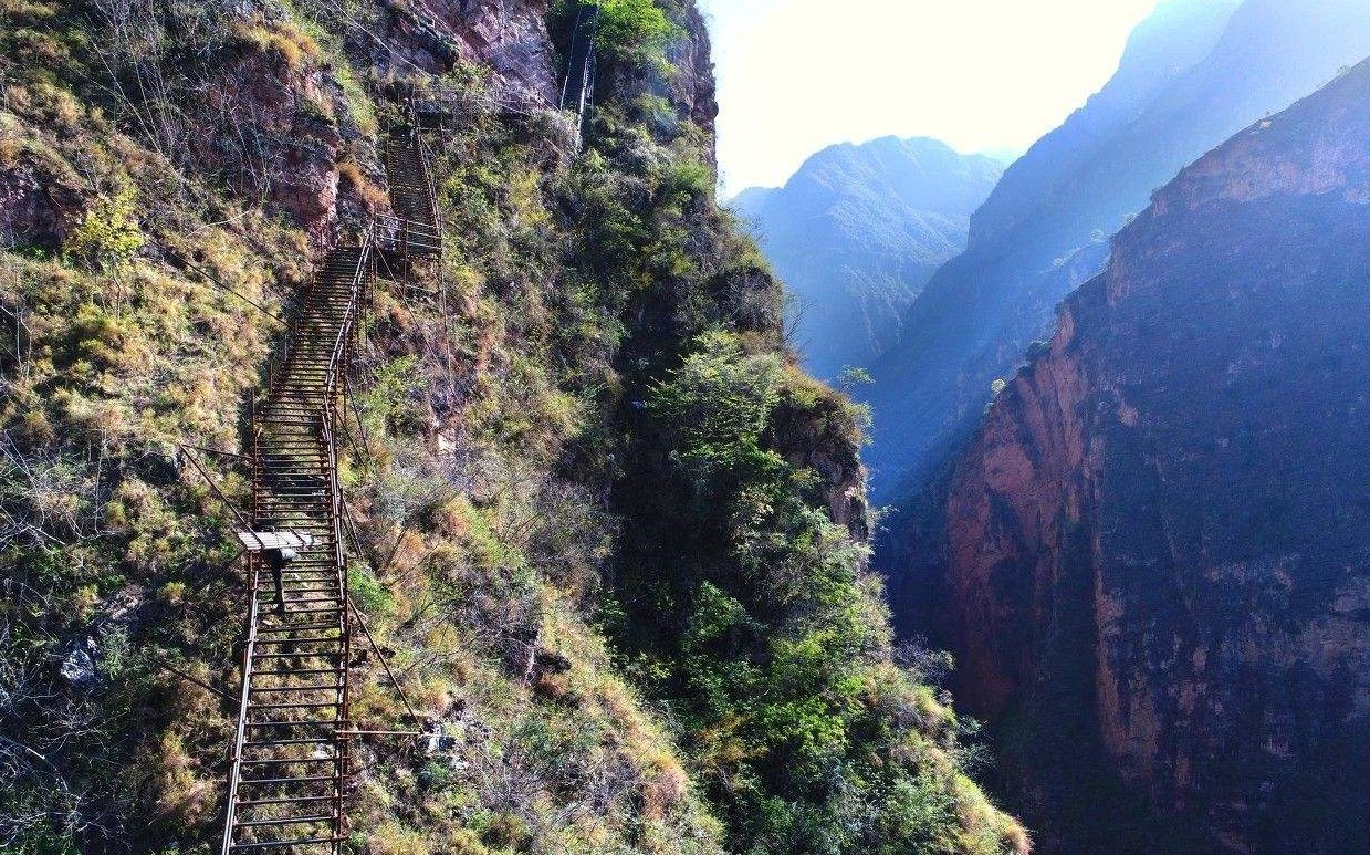 悬崖村得到6亿元资助,就修了一条铁梯路?事实并非如此