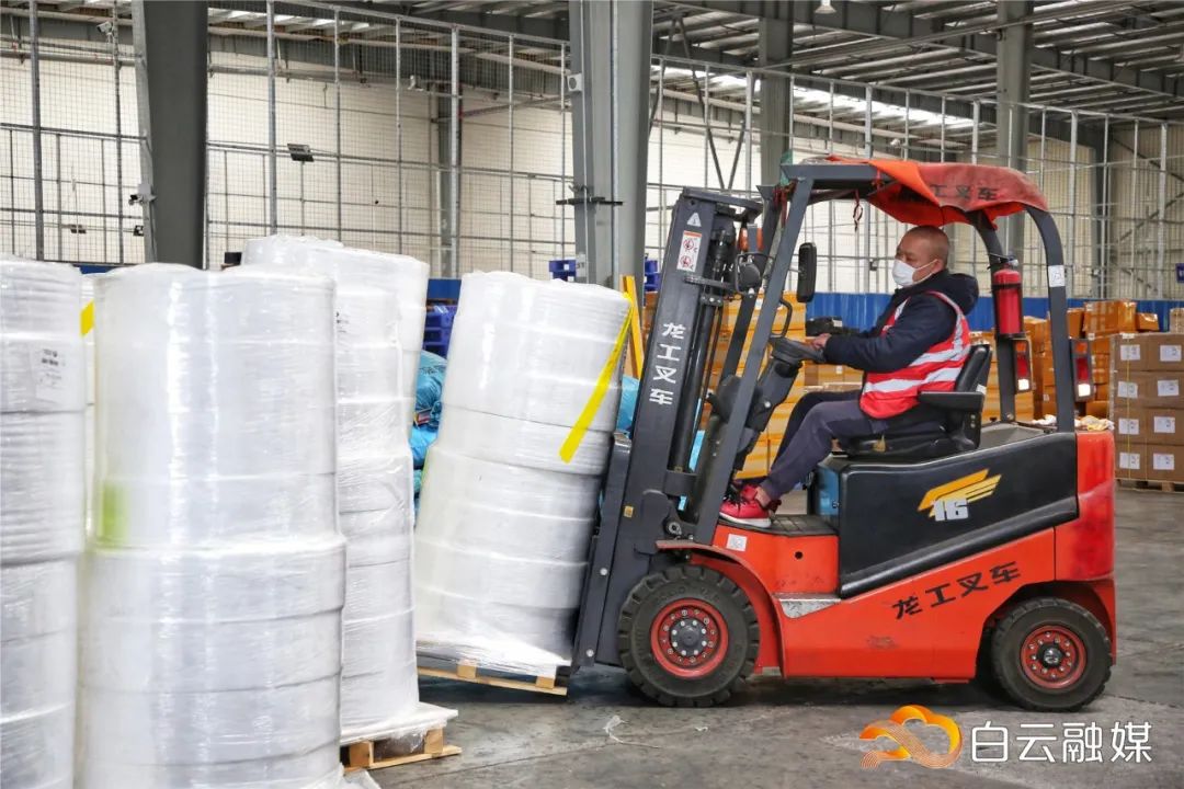 高捷物流跨国"海淘",首批熔喷布抵达,支援口罩生产