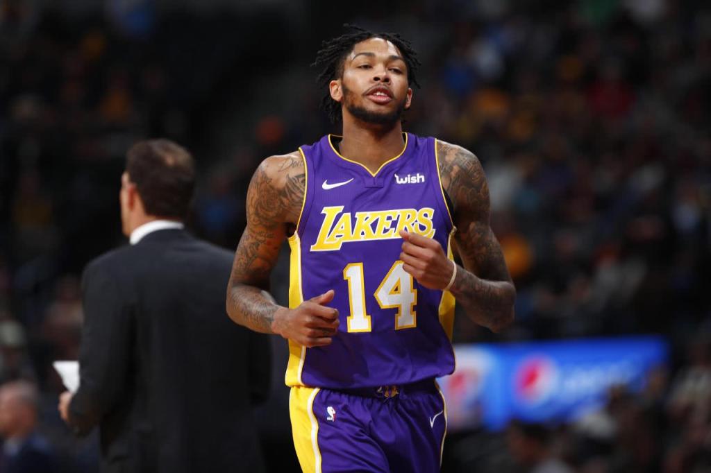 莺哥打球像杜兰特学习,但是毫无杜兰特手感,场上表现像少爷