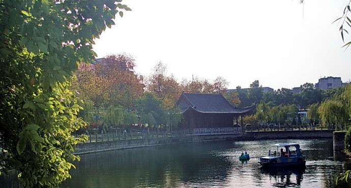 除了北京市帽儿胡同,湘潭雨湖公园,比较安静的景点还有这些呢