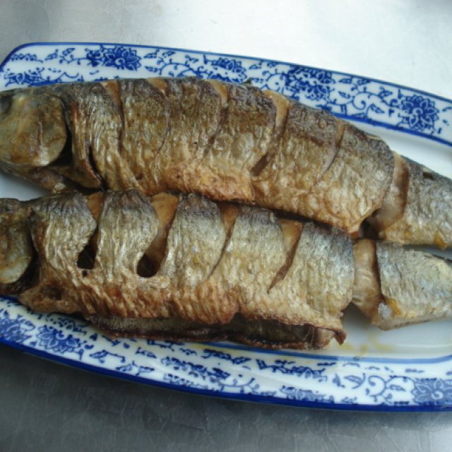 鲱鱼简单煎一下,味道超级赞,一人一条不够