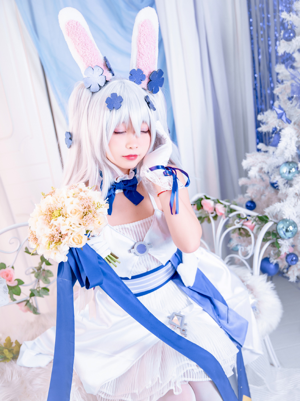 碧蓝航线拉菲cos:指挥官,这个耳朵不是真的,请不要再盯着看了