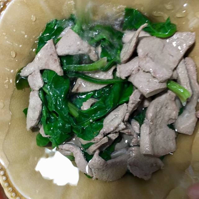 菠菜粉丝拌猪肝,柔润嫩滑爽口宜人,聚餐时必备凉菜