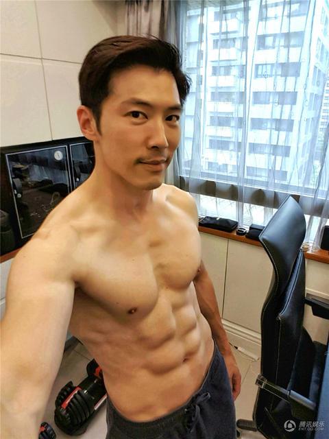 冻龄男神黄少祺:露的是腹肌,拼的是演技