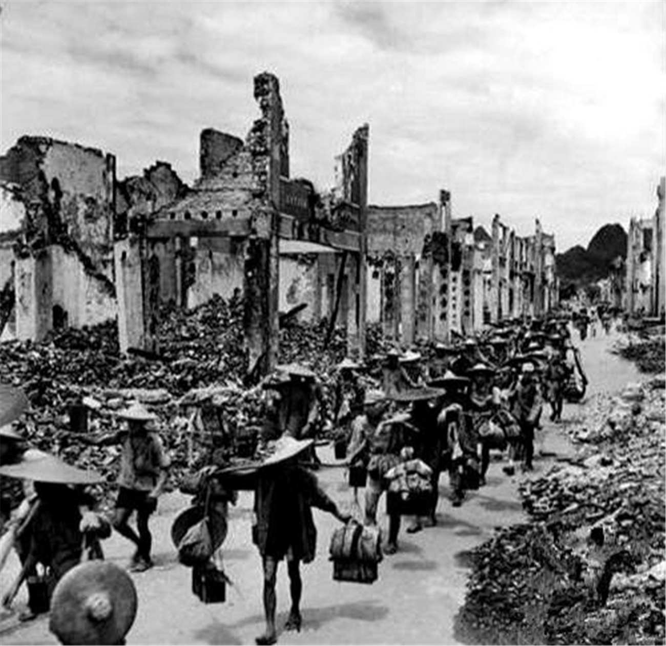 抗战老照片背后故事:壮士出川8年,26万袍泽战死,川人未曾负国