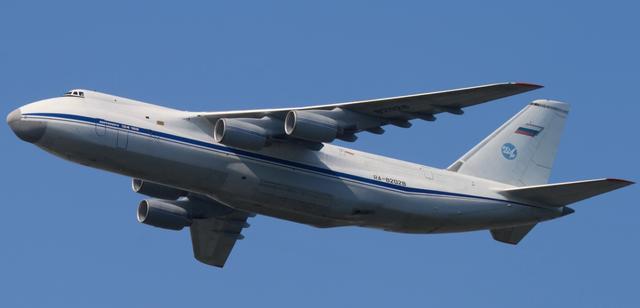 图-124B运输机图片