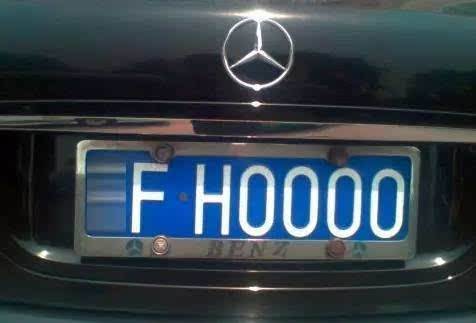 蓝色车牌使我们生活中最常见的,蓝底白字,这种车牌没有限制,只要你有