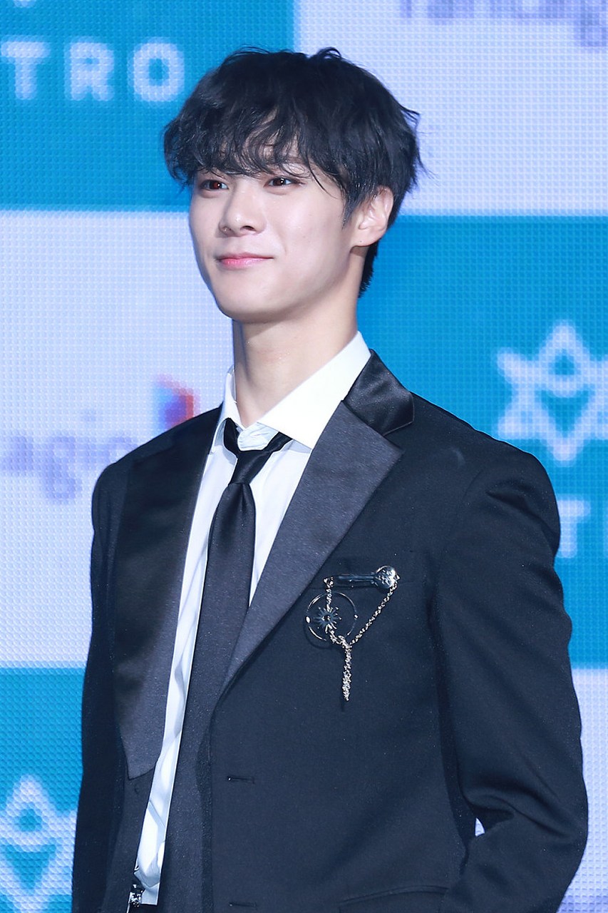 25岁韩国男团成员文彬在家中死亡 据韩联社报道,韩国男团astro的