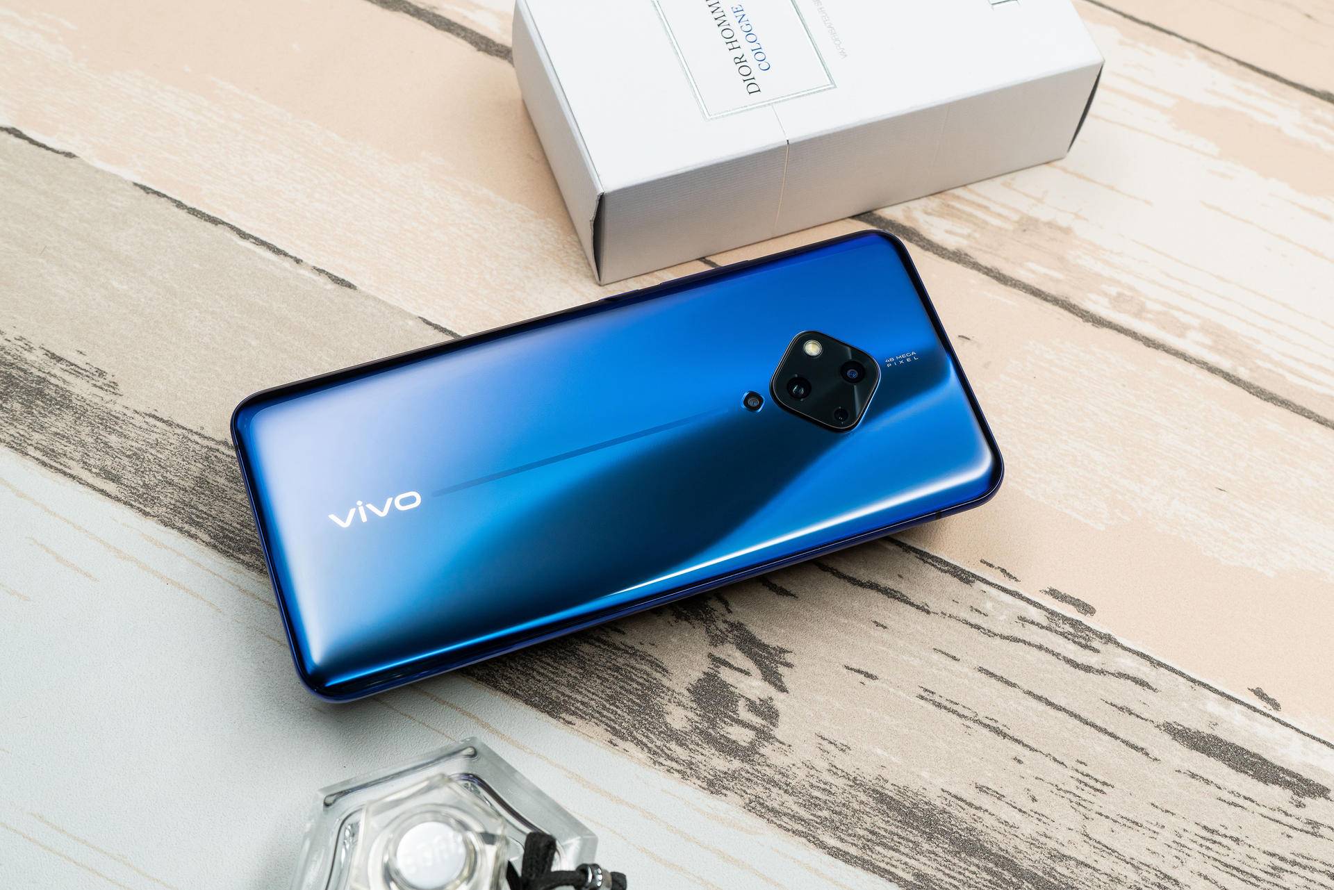 vivo s5图赏!菱形四摄新颖时尚,自拍体验很出色