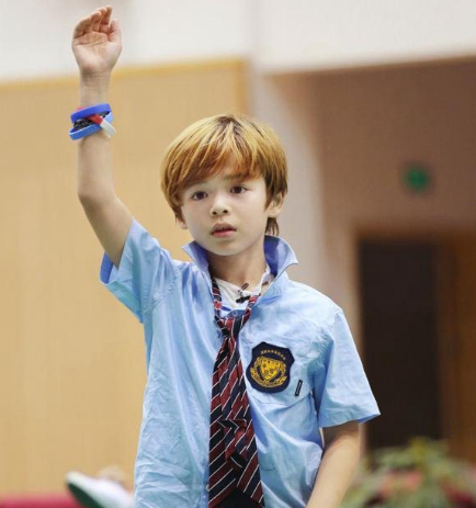 (《一年级》的萌娃"西蒙子"长大了,如