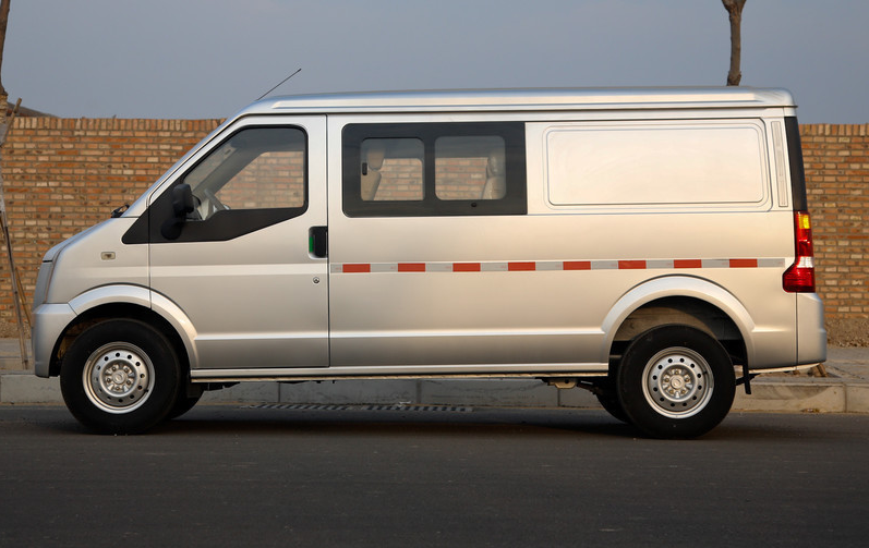 东风小康c35,九零后时尚小哥哥的"心头好",外观非常大气!