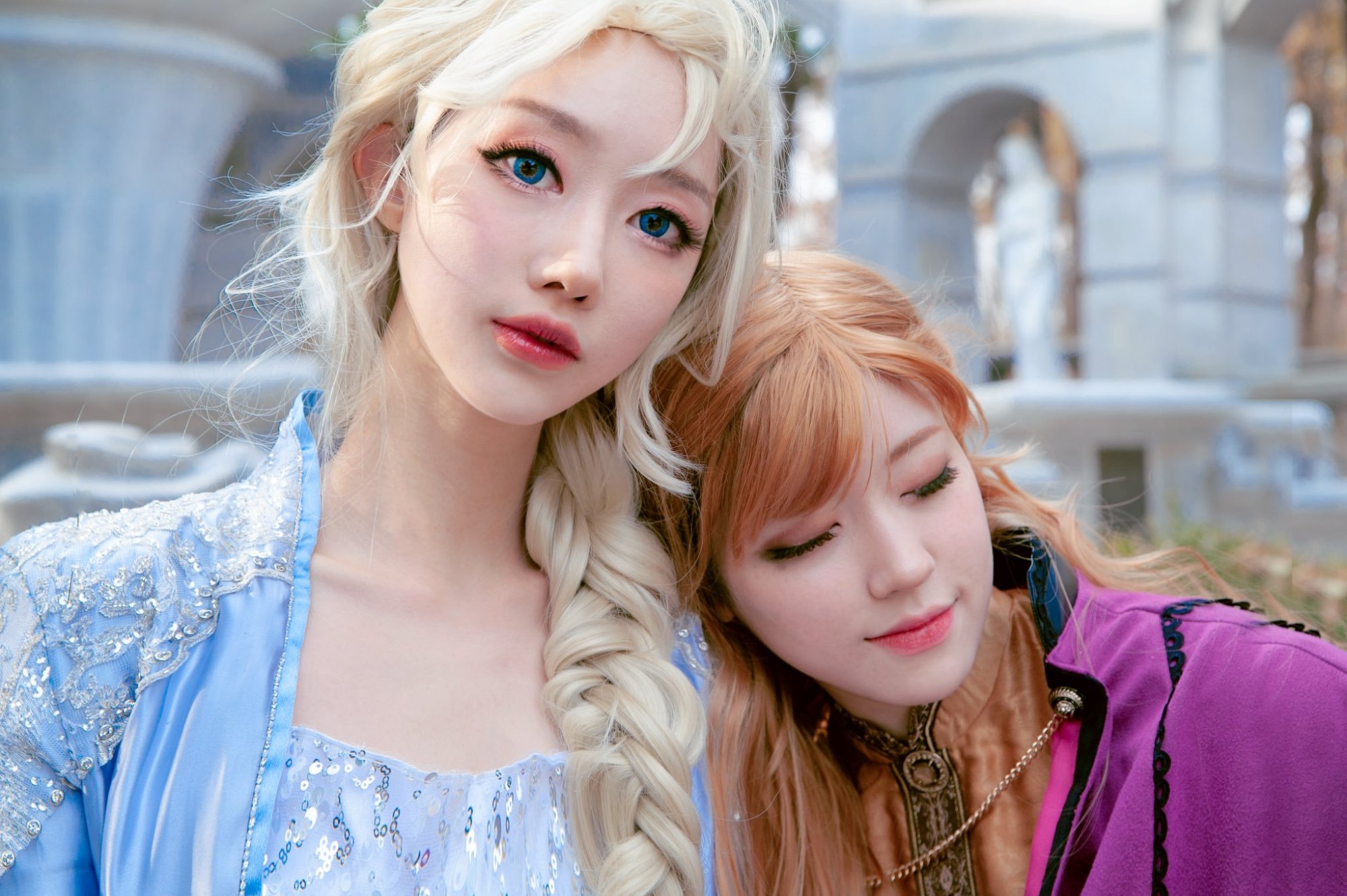 《冰雪奇缘2》真人cos,可爱与严肃的艾莎你喜欢哪一款?
