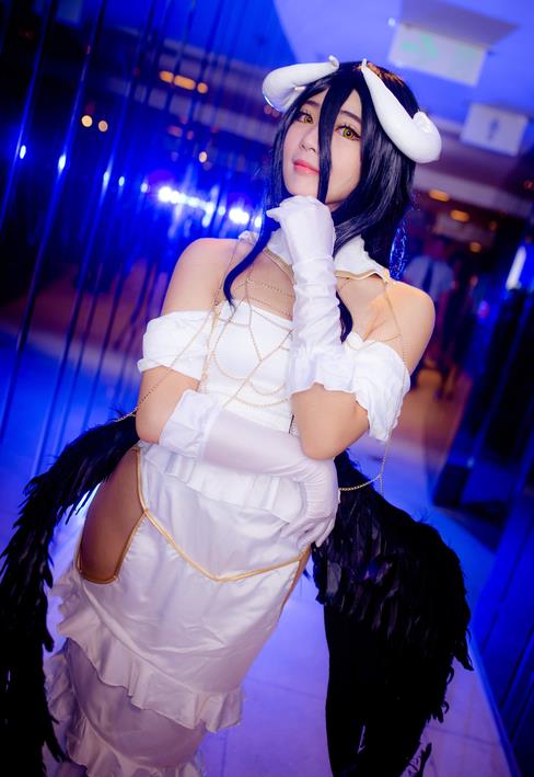 overlord真人版,要说二次元的戏精是谁?当选德国骨科的骨傲天!