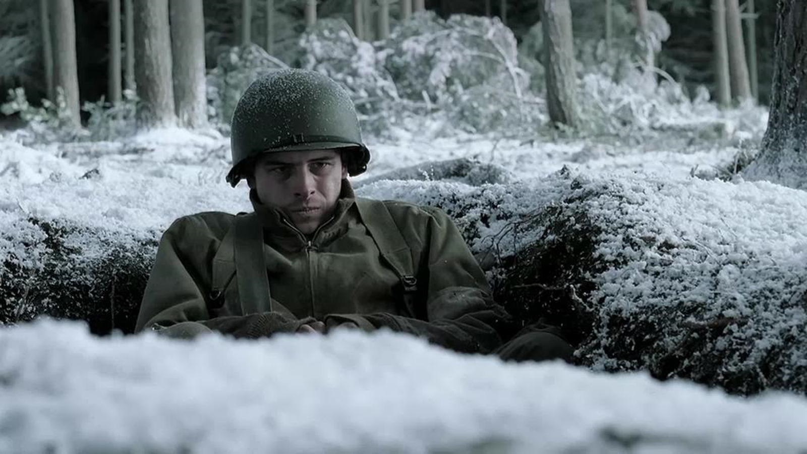 《兄弟连》为什么医疗兵不带枪?关键是德军不会开枪射杀他们