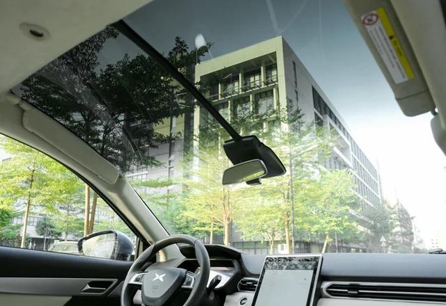 没有天窗,但就这风挡尺寸,也是不错的.