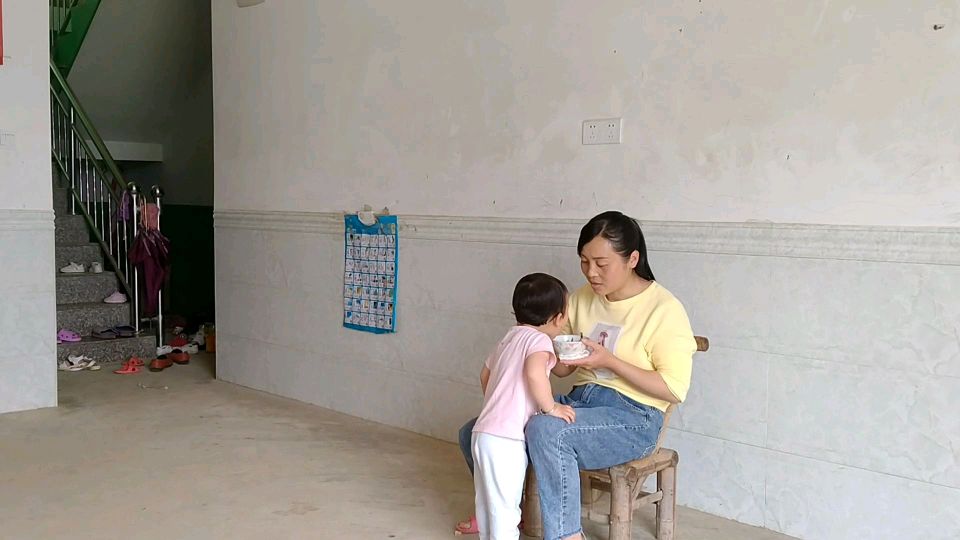 地笼收到野生黄骨鱼,妹子拿来炖汤好喝又营养,宝宝抢着吃