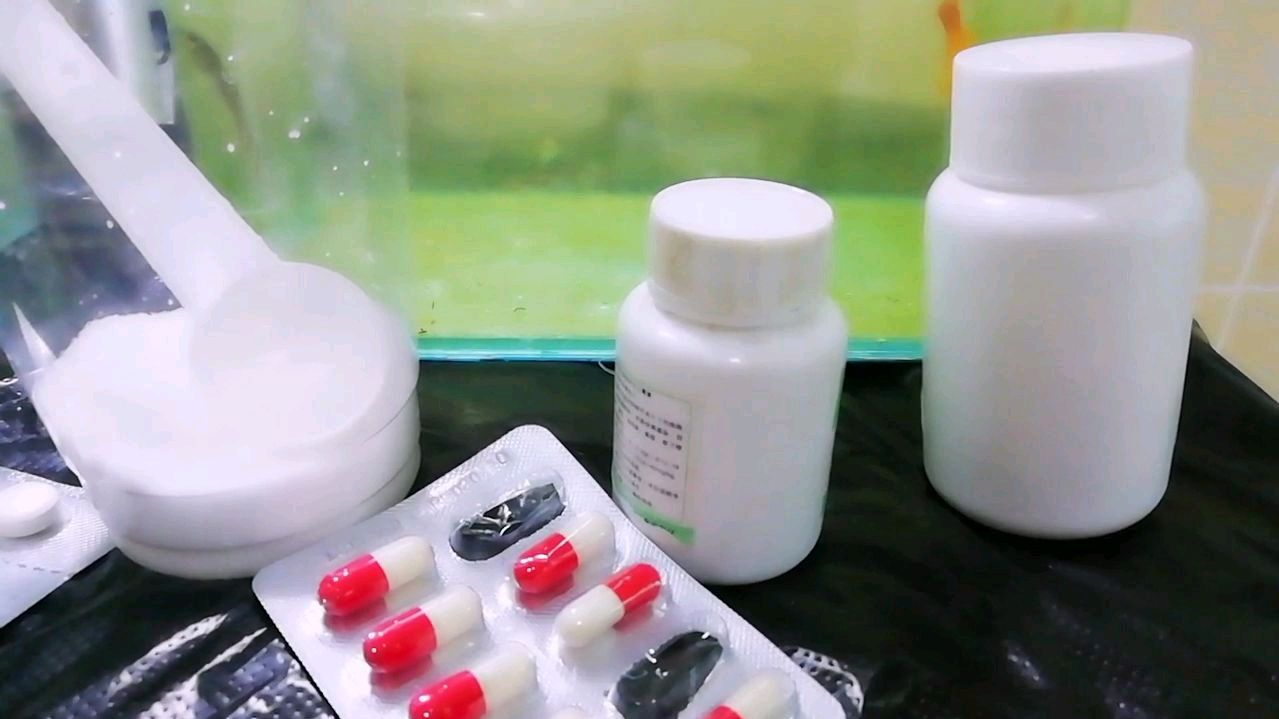 治疗孔雀鱼疾病我一般都用这几种药,比较便宜对鱼也相对安全!