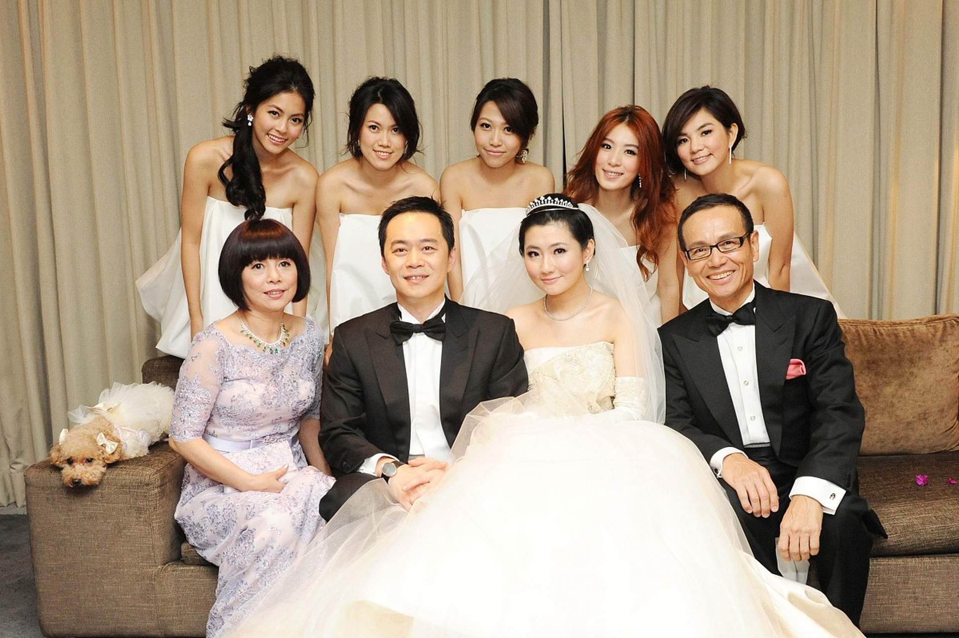 没想到,婚后张承中却对她百般嫌弃.还说:"看见她烧伤的腿,真的想吐!