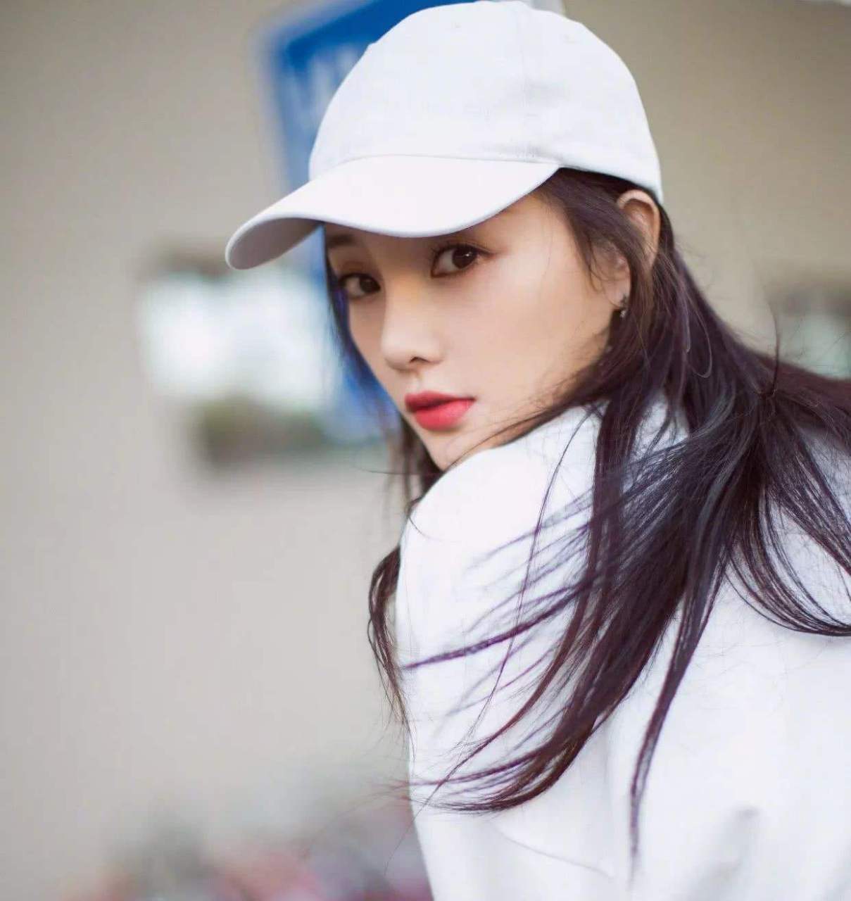 拍完《天浴》之后李小璐就没有继续走大荧幕的路线了,开始转战电视剧.