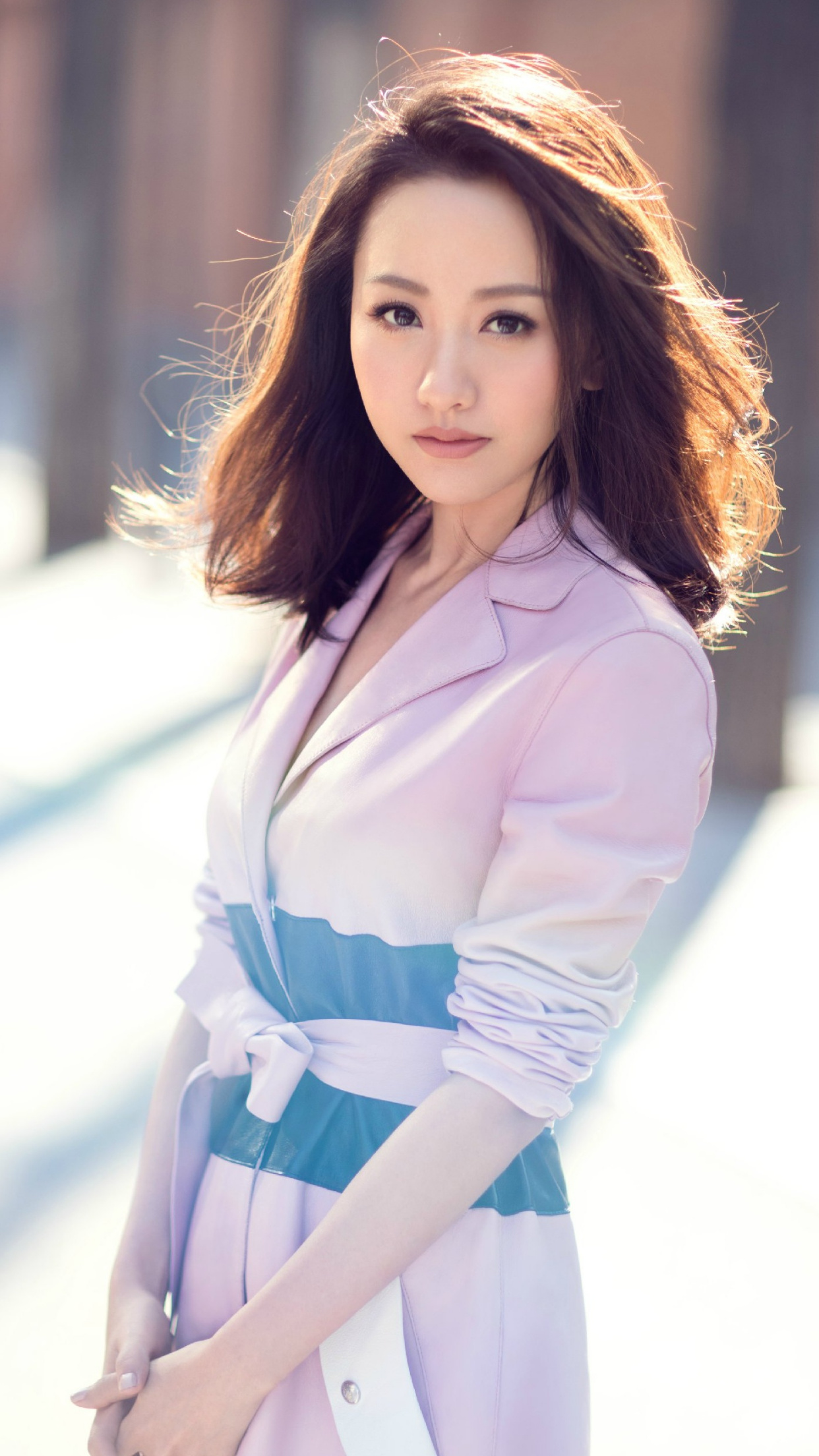 精美壁纸:杨蓉现代装,显得特别文静大气!