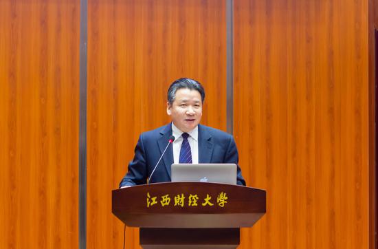 何德旭:我国政府对金融风险防范非常重视