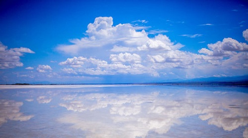 这个地方水映天,天接地,这里好似仙境,它叫天空之境