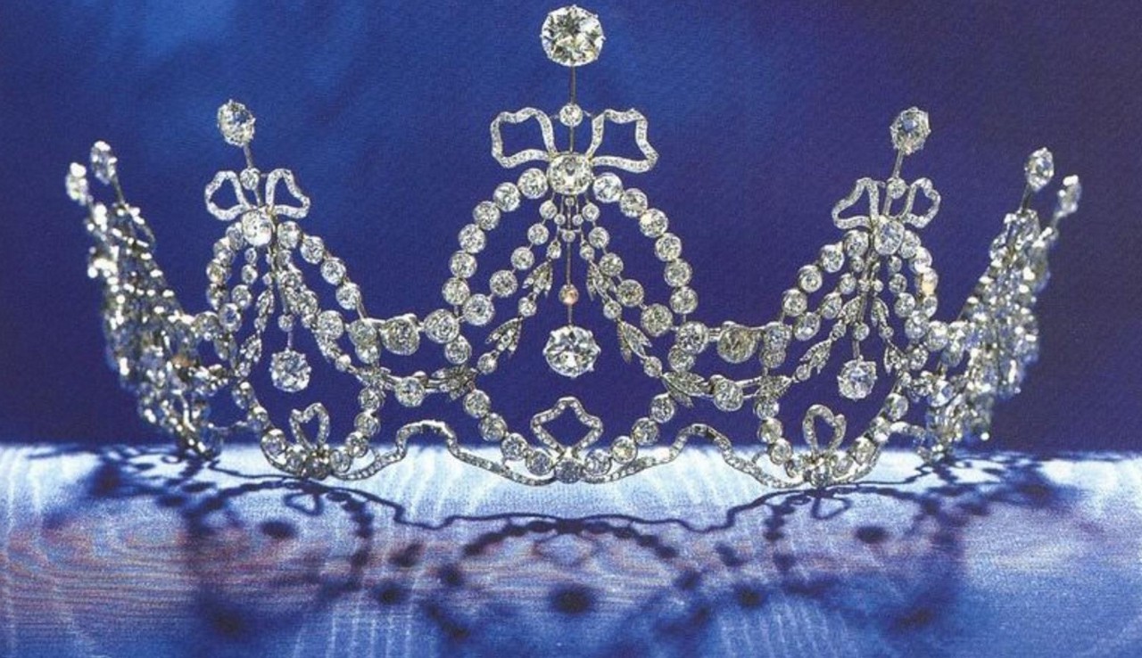 12星座的专属公主王冠:金牛座的公主王冠好华丽,可惜我是摩羯座