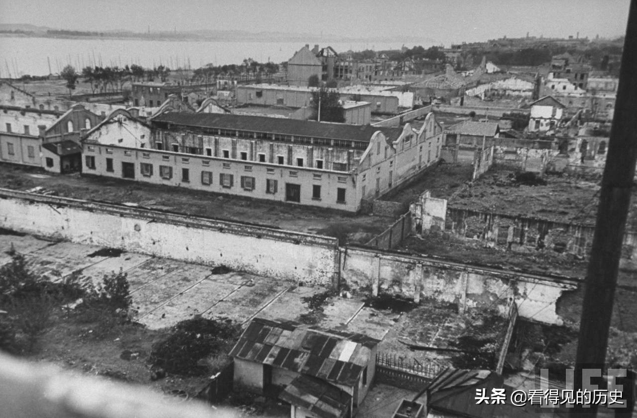 1938年10月27日,武汉三镇沦陷,此后陷入日寇魔爪之中长达七年之久.