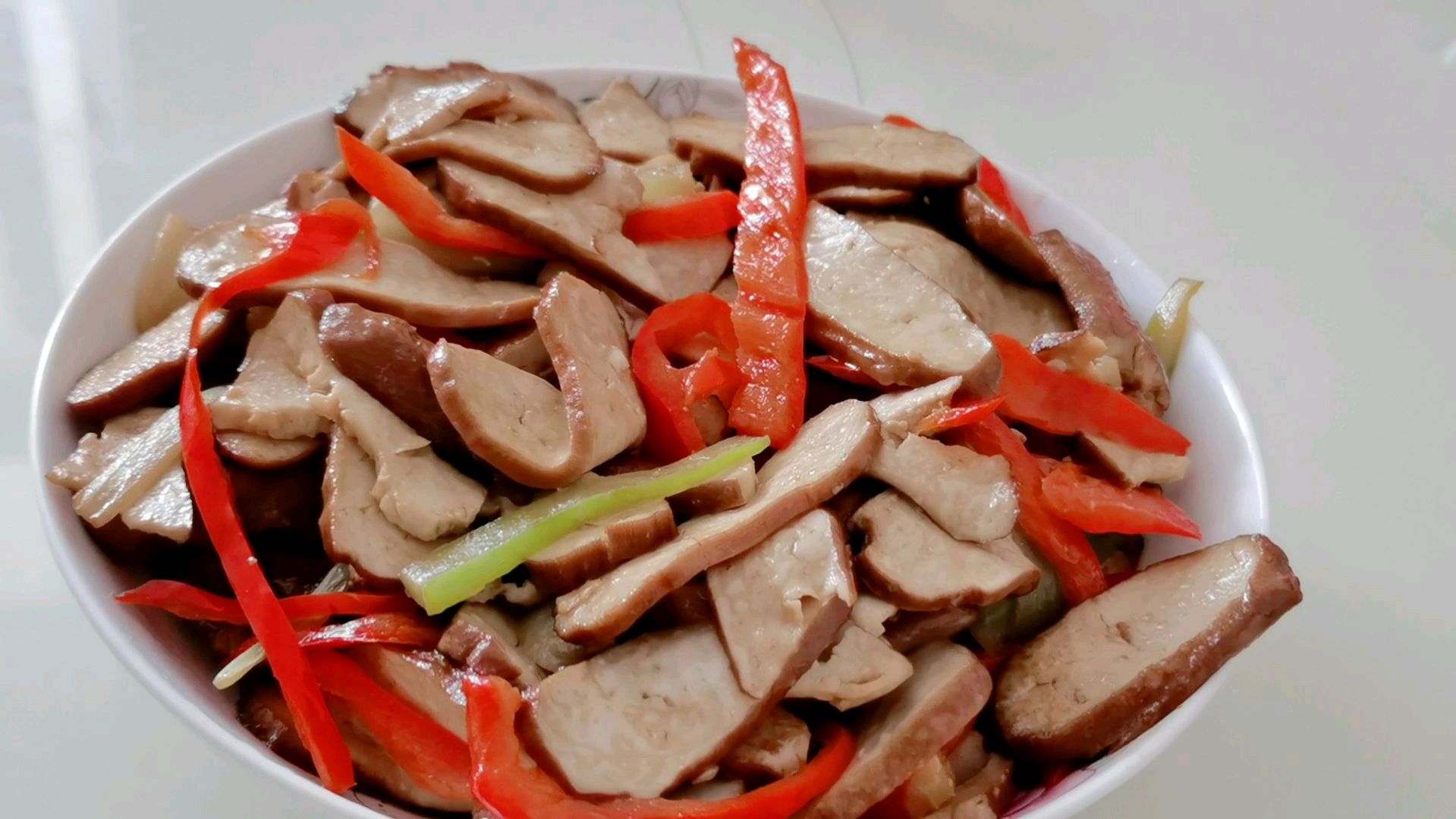 豆腐干3分钟炒一炒就出锅,省时又好吃,最方便上班的朋友