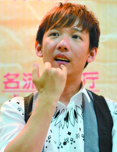 因一首歌出名的他,被妻子嫌弃而借钱整容,42岁至今仍是单身