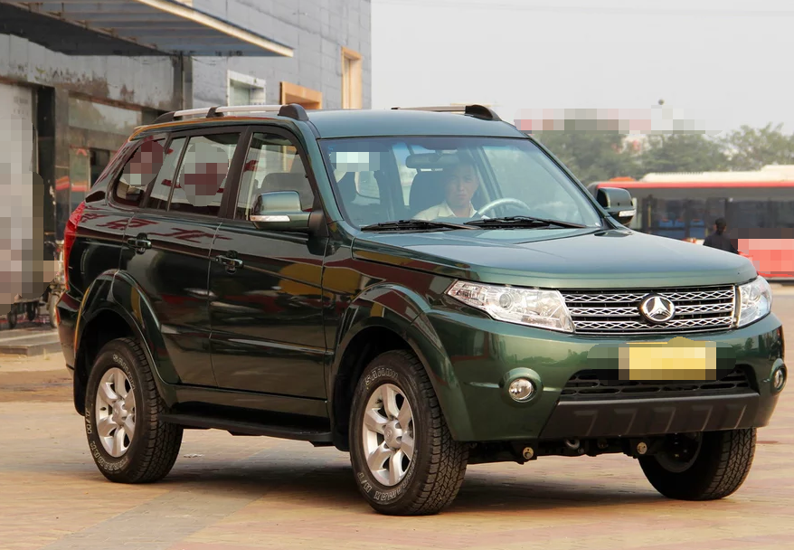 尾部的设计与前脸相呼应,同样是稳重感为主,通过圆润