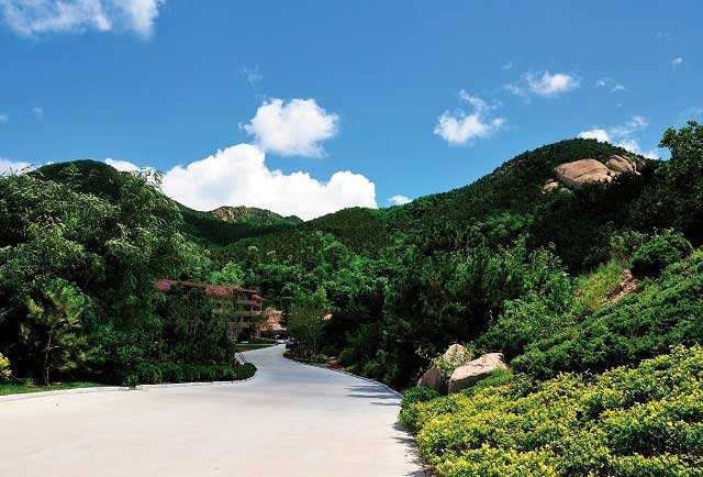 大河东森林公园地处北温带季风区域,属暖温带季风型半湿润气候类型