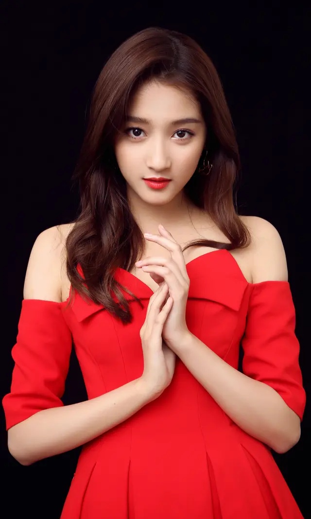 "国民闺女"关晓彤写真,出水芙蓉楚楚动人!