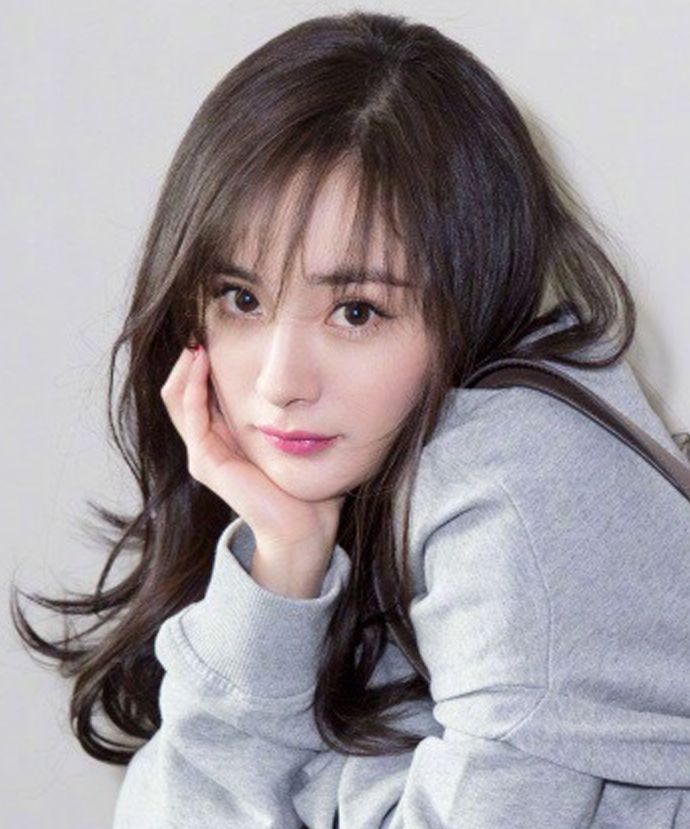 杨幂4款发型太美了,长发短发都时髦洋气,过年你也这么烫!